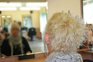 Lange Haare blond gefärbt